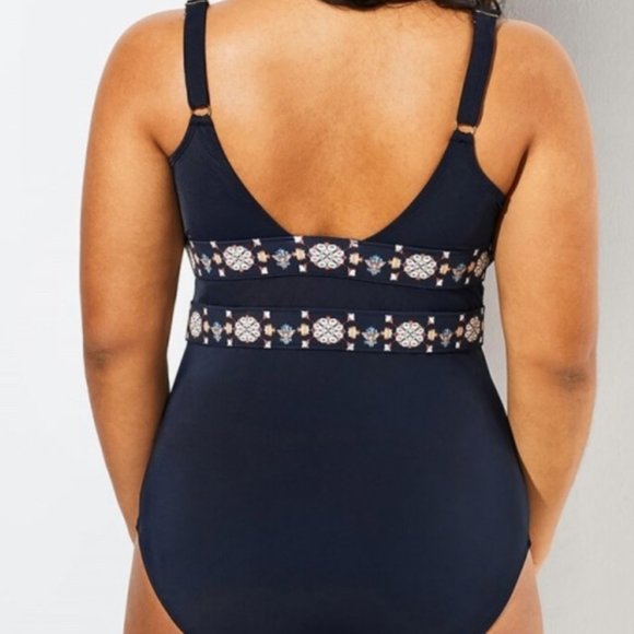 Meet.Curve One-Piece Swimsuit - Picture 2 of 9